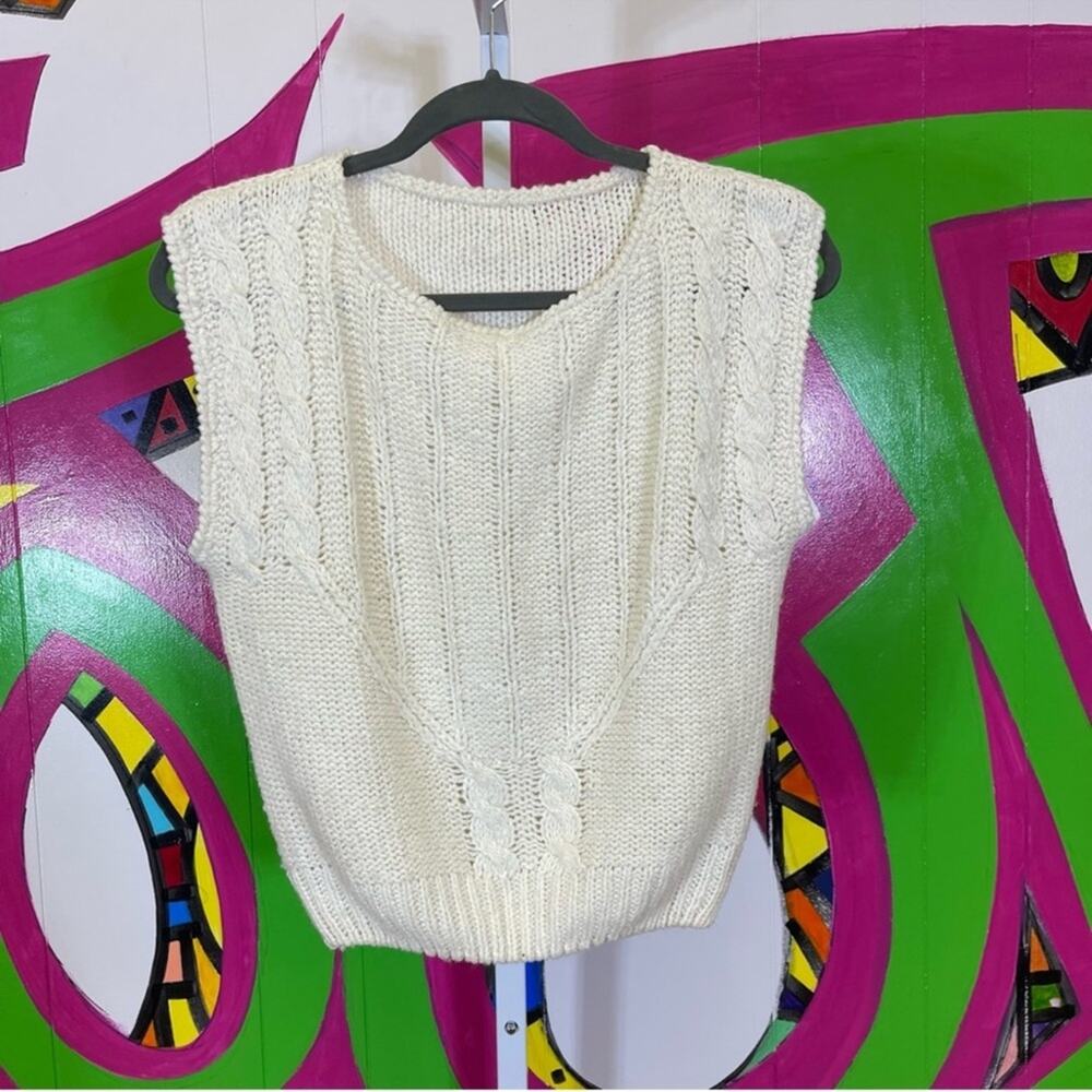 Vintage Knit Sweater Vest. Similar to a XS/S. Excellent condition! Super soft.